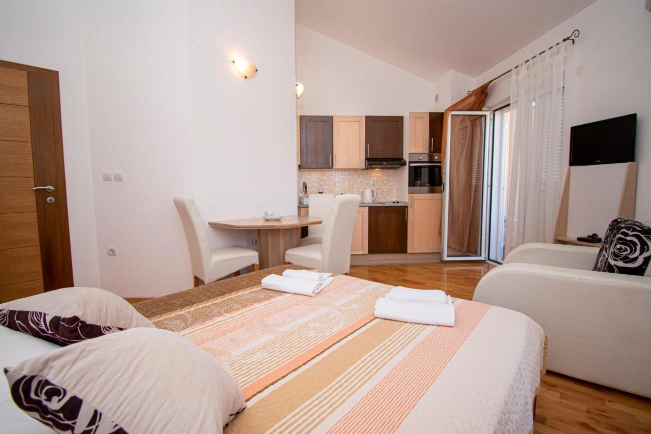 Lotusapart Premantura Exterior photo